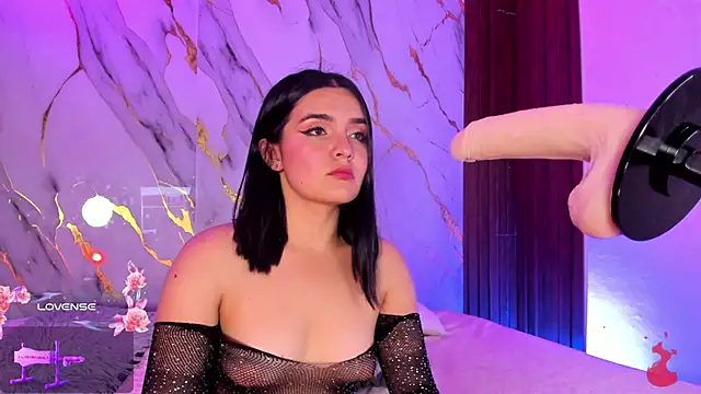 Snapshot of alicecute77 chatting on 02-06-26, 02:27 alicecute77 online show from 02-06-26, 02:27