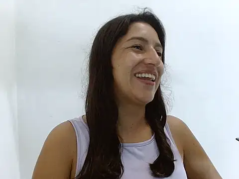 Snapshot of SarahFriendly chatting on 06-19-26, 03:00 SarahFriendly online show from 06-19-26, 03:00