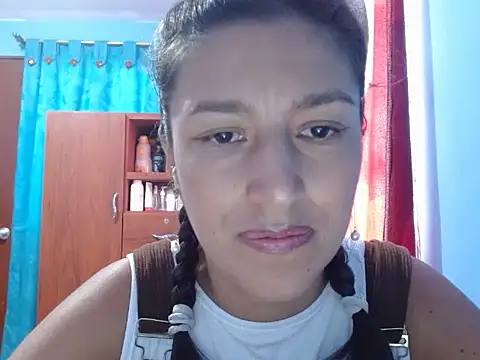 Snapshot of SarahFriendly chatting on 06-23-26, 03:32 SarahFriendly online show from 06-23-26, 03:32