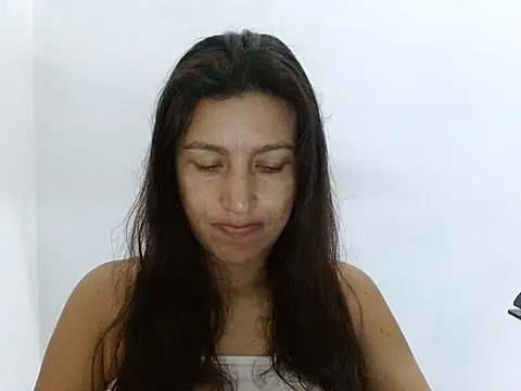 Snapshot of SarahFriendly chatting on 07-27-26, 11:39 SarahFriendly online show from 07-27-26, 11:39