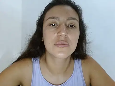 Snapshot of SarahFriendly chatting on 07-28-26, 02:13 SarahFriendly online show from 07-28-26, 02:13