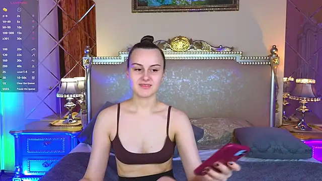 Snapshot of Kelly_Cartier chatting on 11-18-25, 12:42 Kelly Cartier online show from 11-18-25, 12:42