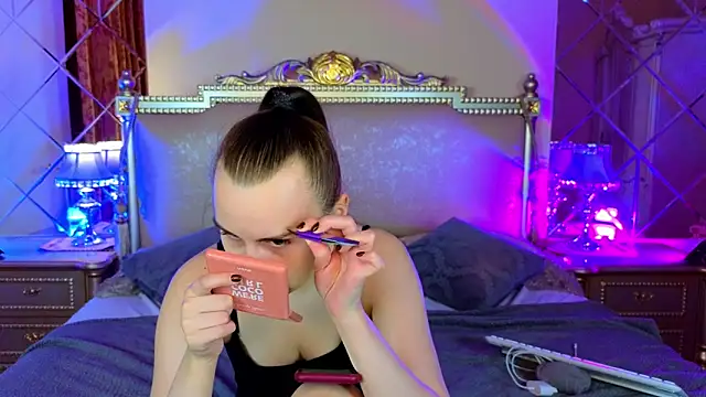 Snapshot of Kelly_Cartier chatting on 11-26-25, 12:17 Kelly Cartier online show from 11-26-25, 12:17