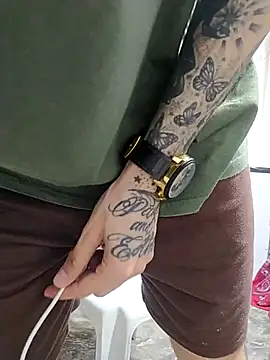 Snapshot of giannis090 chatting on 09-09-25, 09:25 giannis090 online show from 09-09-25, 09:25