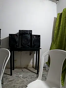 Snapshot of giannis090 chatting on 09-27-25, 04:06 giannis090 online show from 09-27-25, 04:06