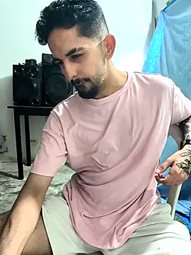 Snapshot of giannis090 chatting on 10-02-25, 04:36 giannis090 online show from 10-02-25, 04:36