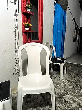 Snapshot of giannis090 chatting on 10-04-25, 05:27 giannis090 online show from 10-04-25, 05:27