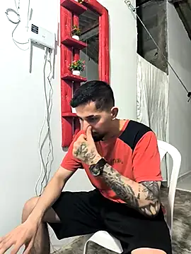 Snapshot of giannis090 chatting on 10-08-25, 08:39 giannis090 online show from 10-08-25, 08:39