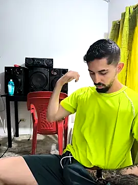 Snapshot of giannis090 chatting on 10-24-25, 08:16 giannis090 online show from 10-24-25, 08:16