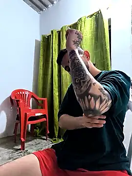 Snapshot of giannis090 chatting on 01-17-26, 04:28 giannis090 online show from 01-17-26, 04:28