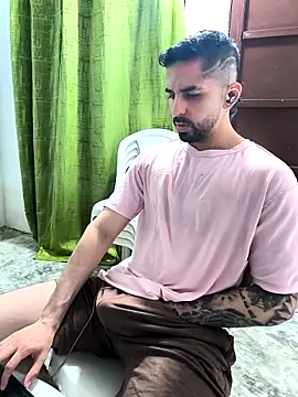 Snapshot of giannis090 chatting on 03-08-26, 12:52 giannis090 online show from 03-08-26, 12:52