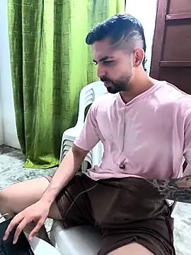 Snapshot of giannis090 chatting on 03-08-26, 02:04 giannis090 online show from 03-08-26, 02:04