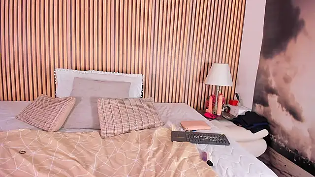 Snapshot of keeyla_stone chatting on 09-18-25, 10:23 keeyla stone online show from 09-18-25, 10:23