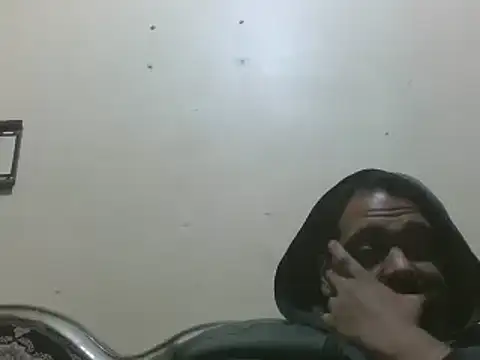 Snapshot of elpoop7305 chatting on 01-06-26, 09:50 elpoop7305 online show from 01-06-26, 09:50