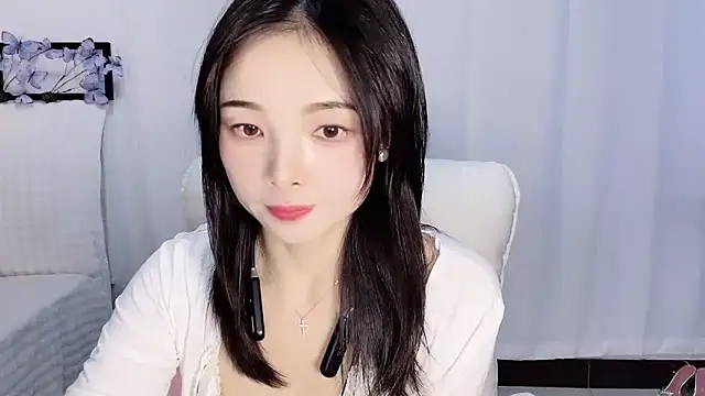 Snapshot of Tangbao-Baby chatting on 10-24-25, 12:34 Tangbao-Baby online show from 10-24-25, 12:34