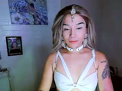 Snapshot of YourNikkieXxx chatting on 10-17-25, 02:41 YourNikkieXxx online show from 10-17-25, 02:41