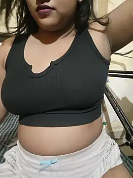 Snapshot of Malikaa-baby5 chatting on 06-14-26, 08:00 Malikaa-baby5 online show from 06-14-26, 08:00