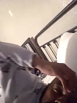 Snapshot of xHelloKitty chatting on 09-10-25, 04:12 xHelloKitty online show from 09-10-25, 04:12