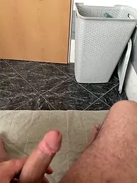 Snapshot of geilheit12 chatting on 11-20-25, 01:22 geilheit12 online show from 11-20-25, 01:22