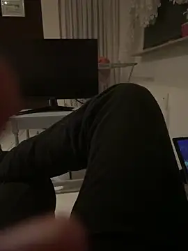 Snapshot of geilheit12 chatting on 12-20-25, 02:07 geilheit12 online show from 12-20-25, 02:07