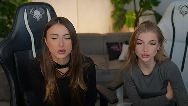 Luna secretgirl online show from 11-24-25, 11:54