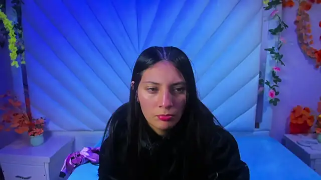 Snapshot of _Luna_Bennett chatting on 11-08-25, 11:43 Luna Bennett online show from 11-08-25, 11:43