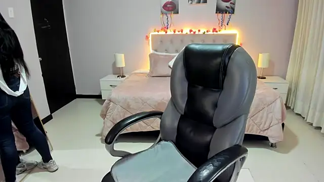 Miss Cataleya   online show from 07-25-26, 11:41
