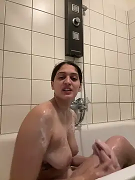 Snapshot of DreamThickCouple chatting on 12-19-25, 09:55 DreamThickCouple online show from 12-19-25, 09:55