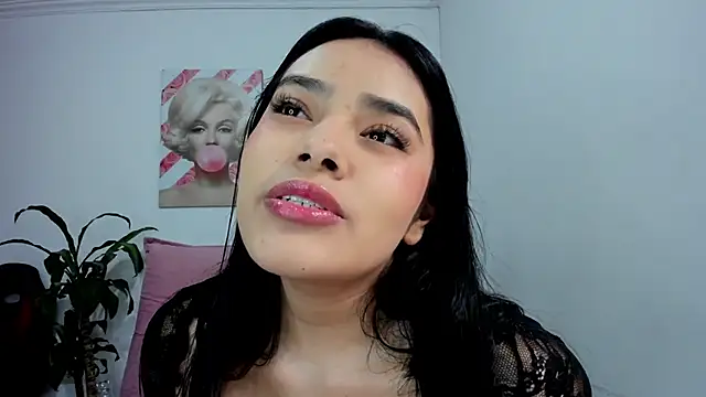 Snapshot of valeria_millers chatting on 12-19-25, 02:24 valeria millers online show from 12-19-25, 02:24