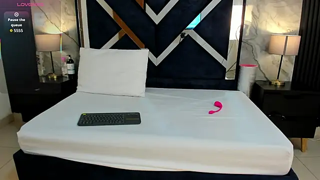 VioletRose as online show from 10-26-25, 07:31