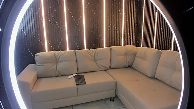 VioletRose as online show from 04-11-26, 09:30