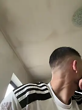 Snapshot of Gold7leonnnn chatting on 03-29-26, 01:33 Gold7leonnnn online show from 03-29-26, 01:33