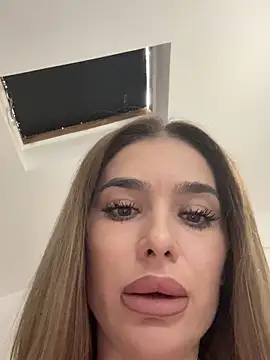 Snapshot of KaseyQuinn_ chatting on 10-11-25, 09:52 KaseyQuinn online show from 10-11-25, 09:52