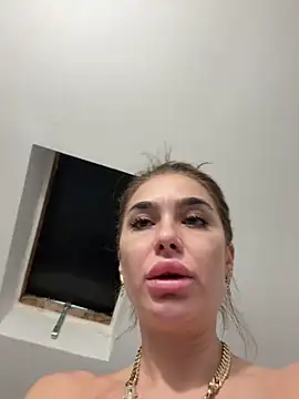 Snapshot of KaseyQuinn_ chatting on 11-07-25, 07:41 KaseyQuinn online show from 11-07-25, 07:41