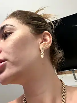 Snapshot of KaseyQuinn_ chatting on 11-12-25, 08:48 KaseyQuinn online show from 11-12-25, 08:48