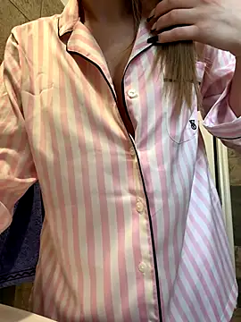 Snapshot of KaseyQuinn_ chatting on 11-26-25, 09:32 KaseyQuinn online show from 11-26-25, 09:32