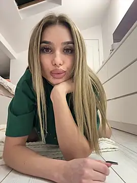 Snapshot of KaseyQuinn_ chatting on 11-29-25, 10:35 KaseyQuinn online show from 11-29-25, 10:35