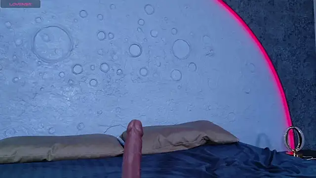 ReinaChloe online show from 04-29-26, 05:30