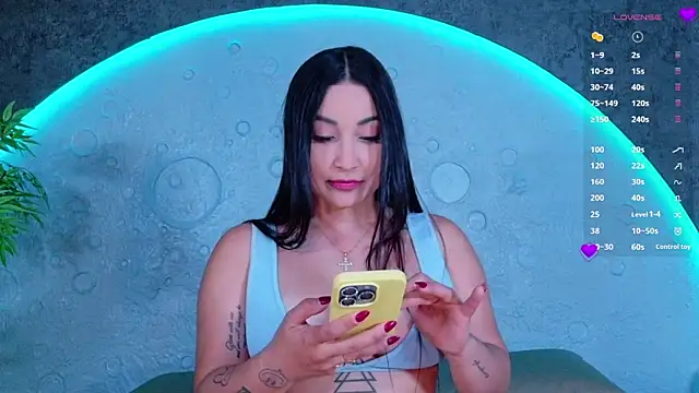 ReinaChloe online show from 06-20-26, 04:21