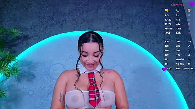 ReinaChloe online show from 06-24-26, 04:17