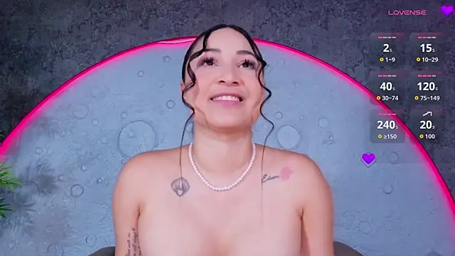 ReinaChloe online show from 07-20-26, 04:31