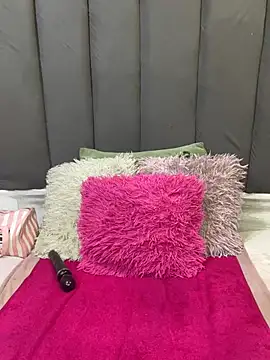 LonelyQueenxx25 online show from 07-06-26, 07:16
