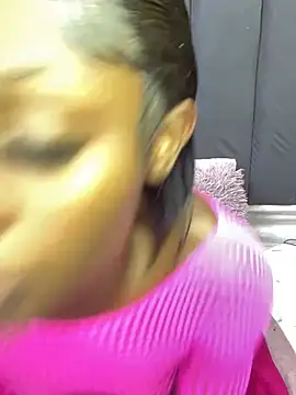 LonelyQueenxx25 online show from 07-08-26, 03:16