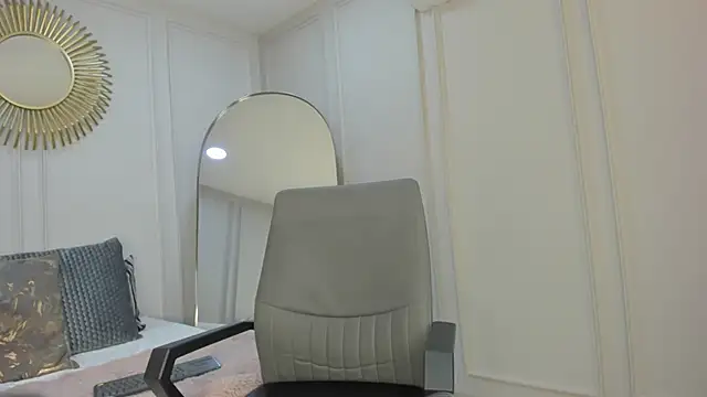 Snapshot of CharlotteBrownn_ chatting on 09-28-25, 01:33 CharlotteBrownn online show from 09-28-25, 01:33