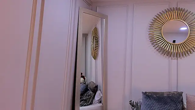 CharlotteBrownn  online show from 03-18-26, 11:30