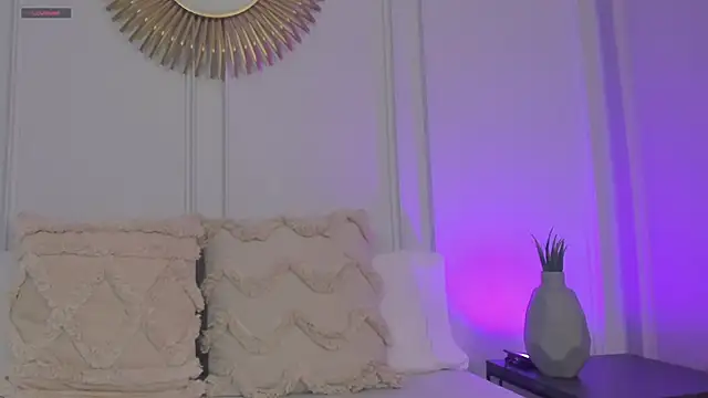 CharlotteBrownn  online show from 05-27-26, 12:29