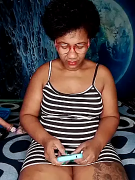 Snapshot of analgetica chatting on 10-28-25, 11:14 analgetica online show from 10-28-25, 11:14