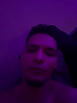 Snapshot of AlessandroKiing chatting on 04-27-26, 07:17 AlessandroKiing online show from 04-27-26, 07:17