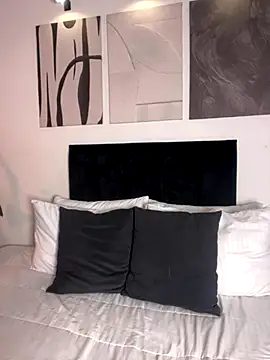 Snapshot of izzyvega__ chatting on 10-22-25, 01:28 izzyvega online show from 10-22-25, 01:28