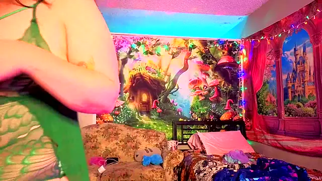 Snapshot of Princess__Kitty__ chatting on 10-28-25, 03:58 Princess Kitty online show from 10-28-25, 03:58